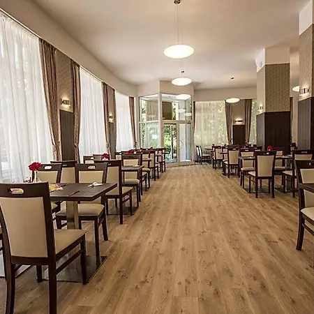 Hotel Bellevue Tlapak Poděbrady
